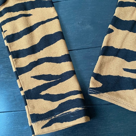 ASOS DESIGN High Neck Bodysuit in Animal Print - Picture 6 of 11